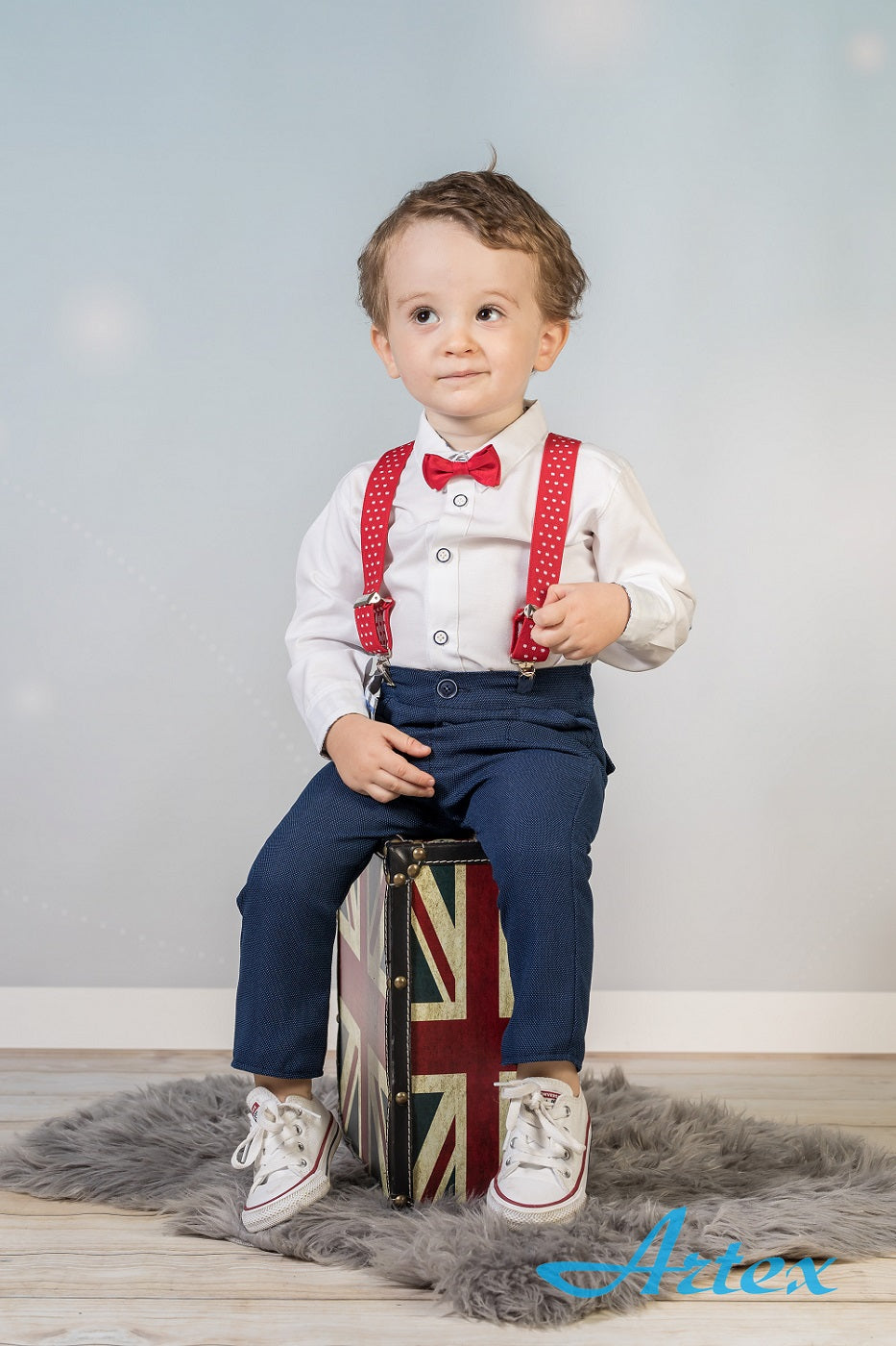 Set navy blue with red suspenders