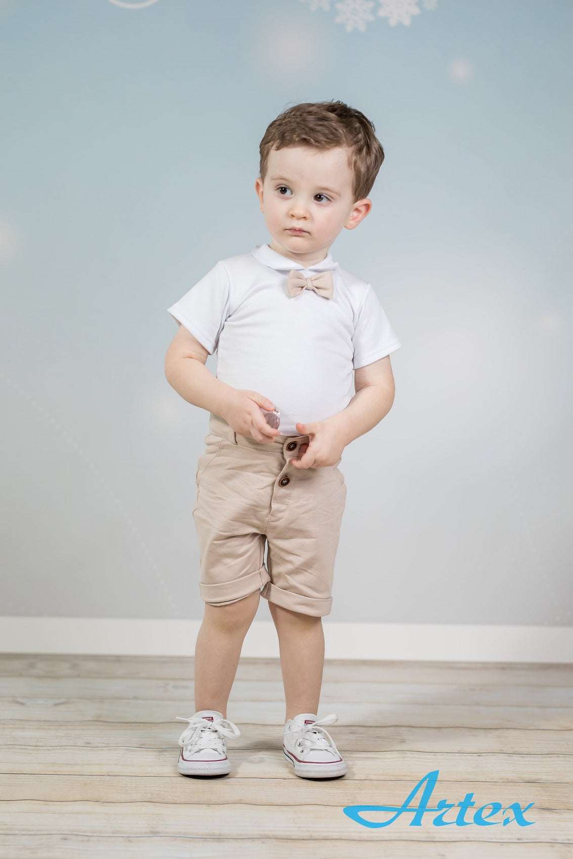 Set beige shorts with bodysuit with bow