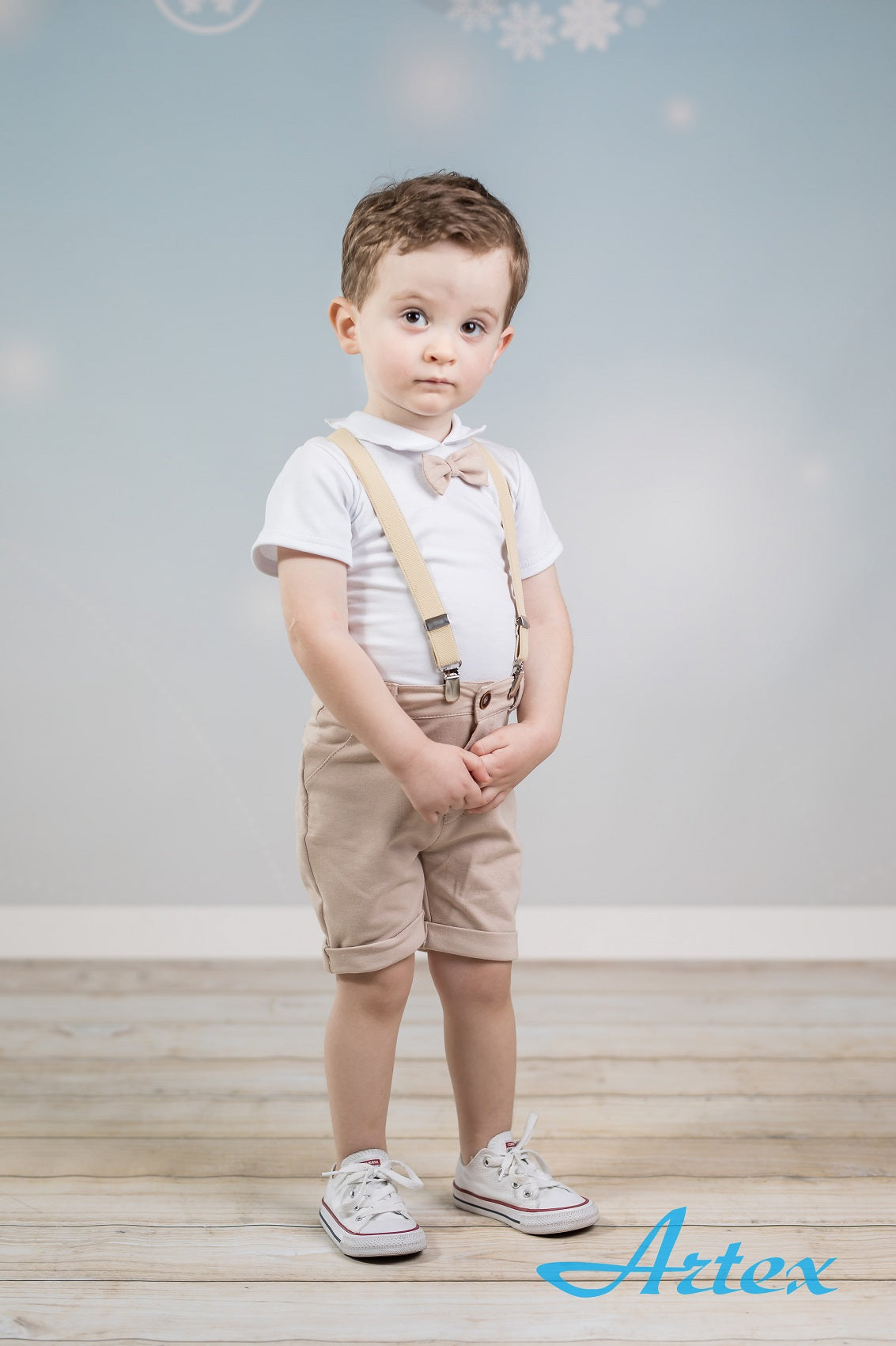 Set beige shorts with bodysuit with bow