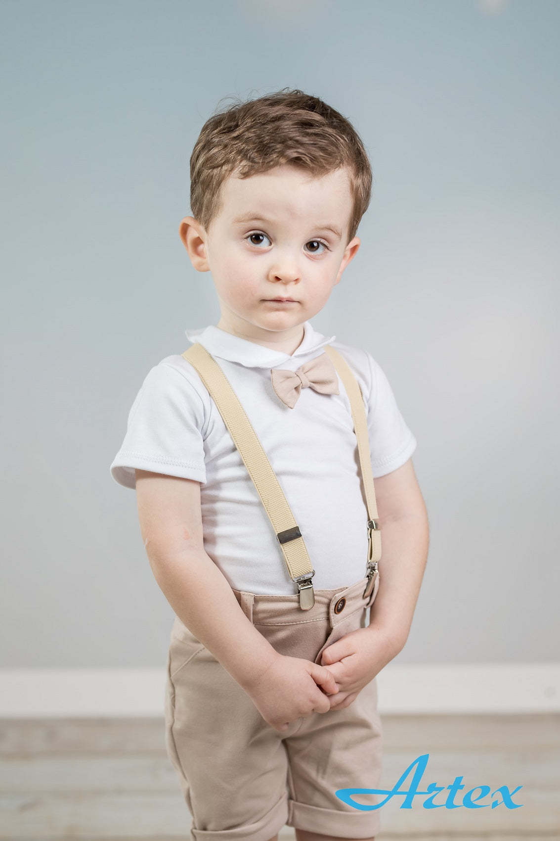 Set beige shorts with bodysuit with bow